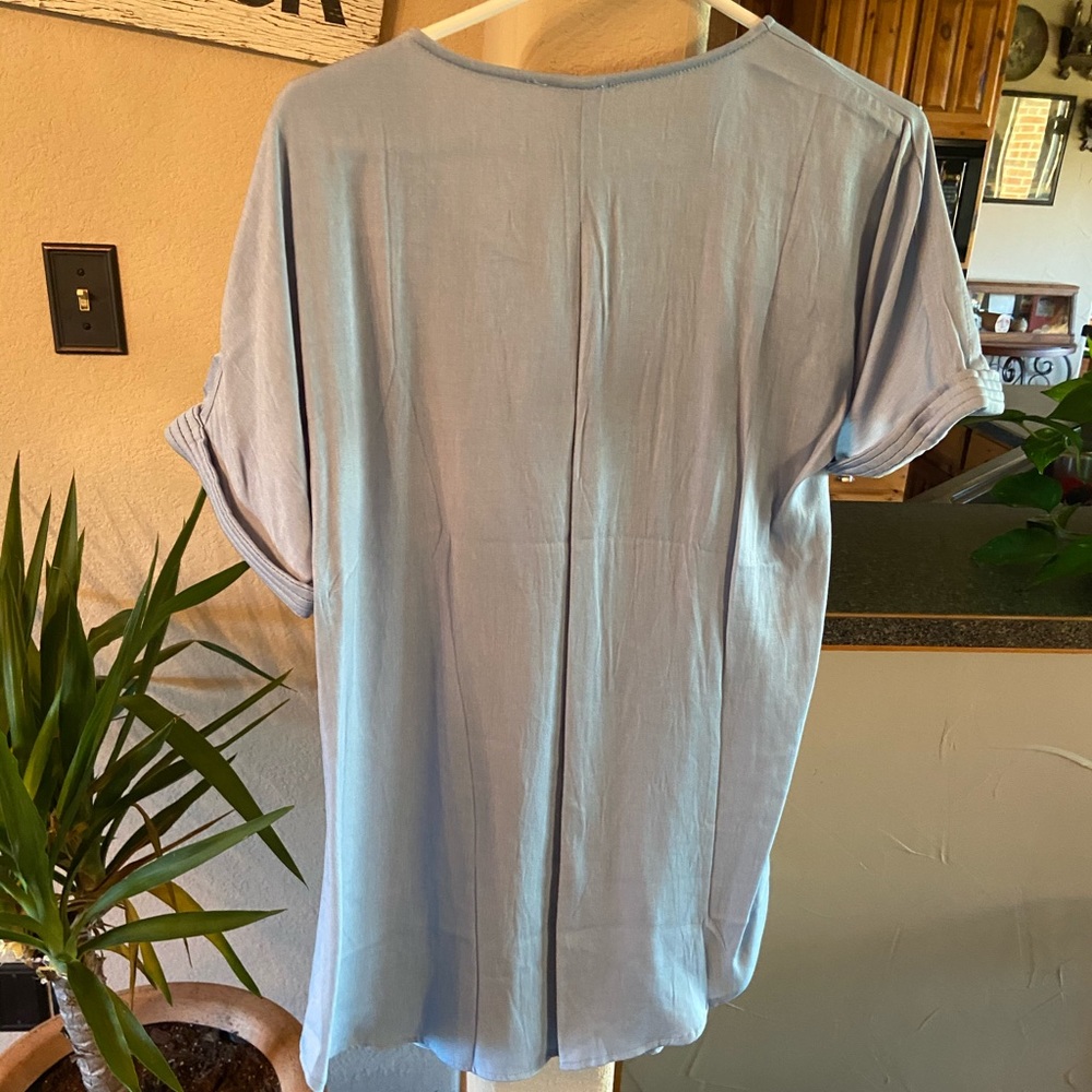 blue top - Picture 3 of 3